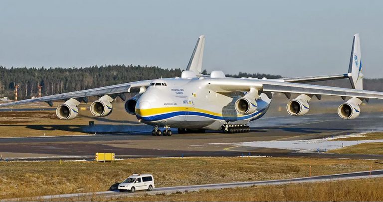 Giant airplanes: the biggest airplanes in the world | OxfordSaudia ...